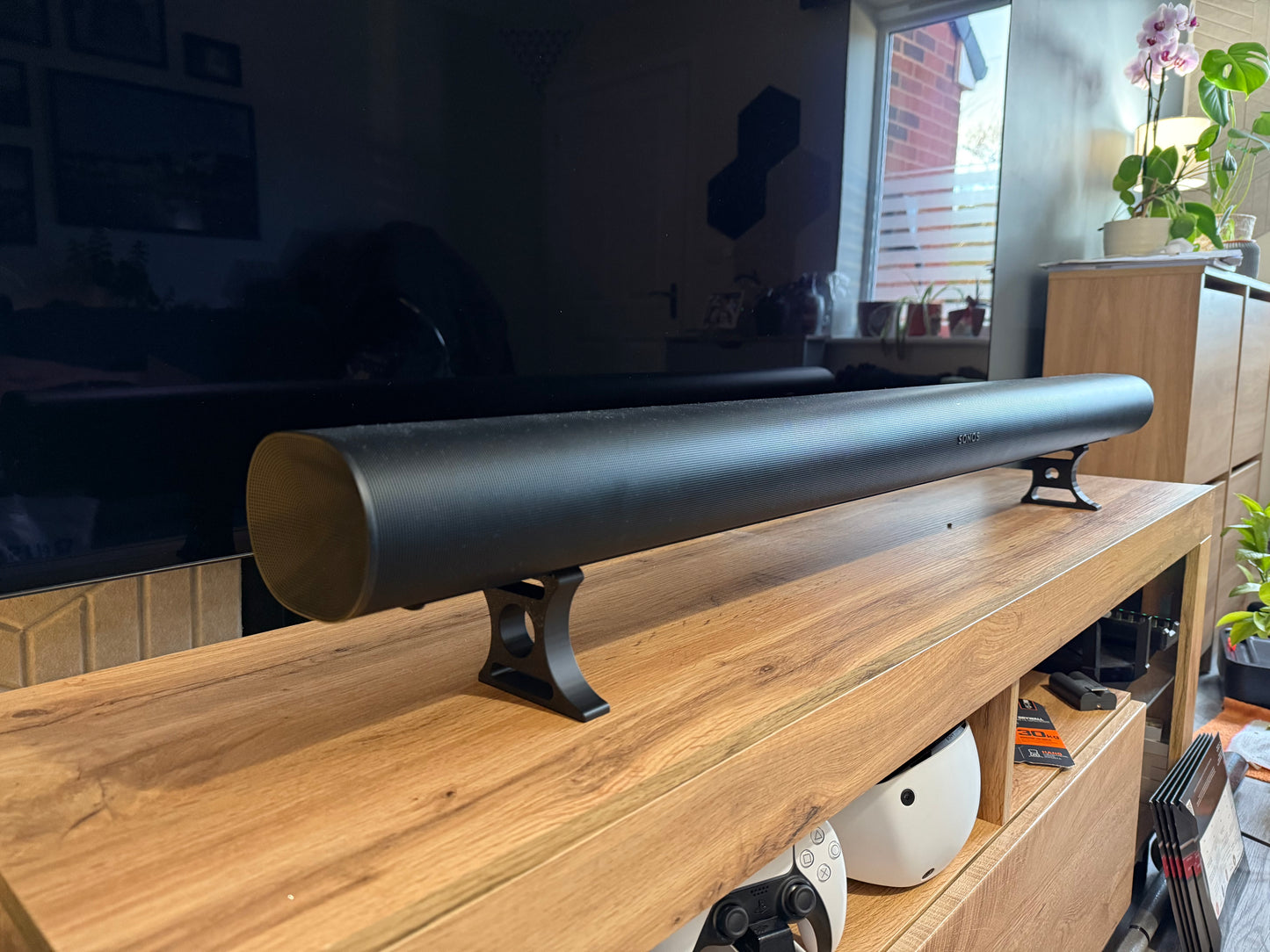 Sonos Arc Riser Stand: Matte Black or White, Enhanced Audio