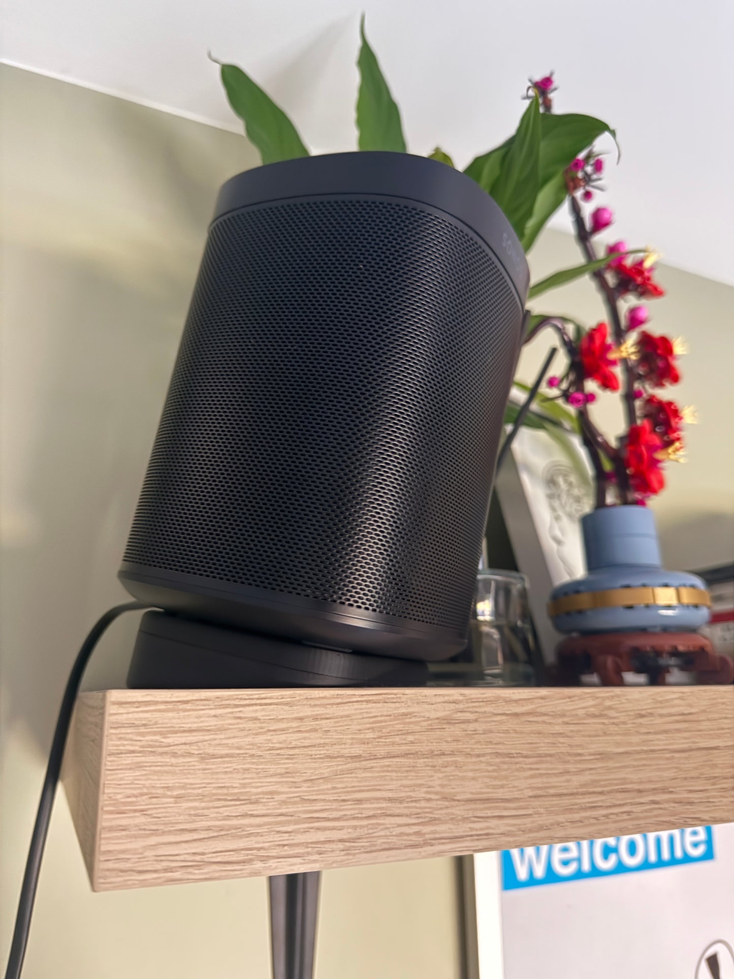 Sonos One Angled Mount: Reversible Tool-Free Speaker Stand